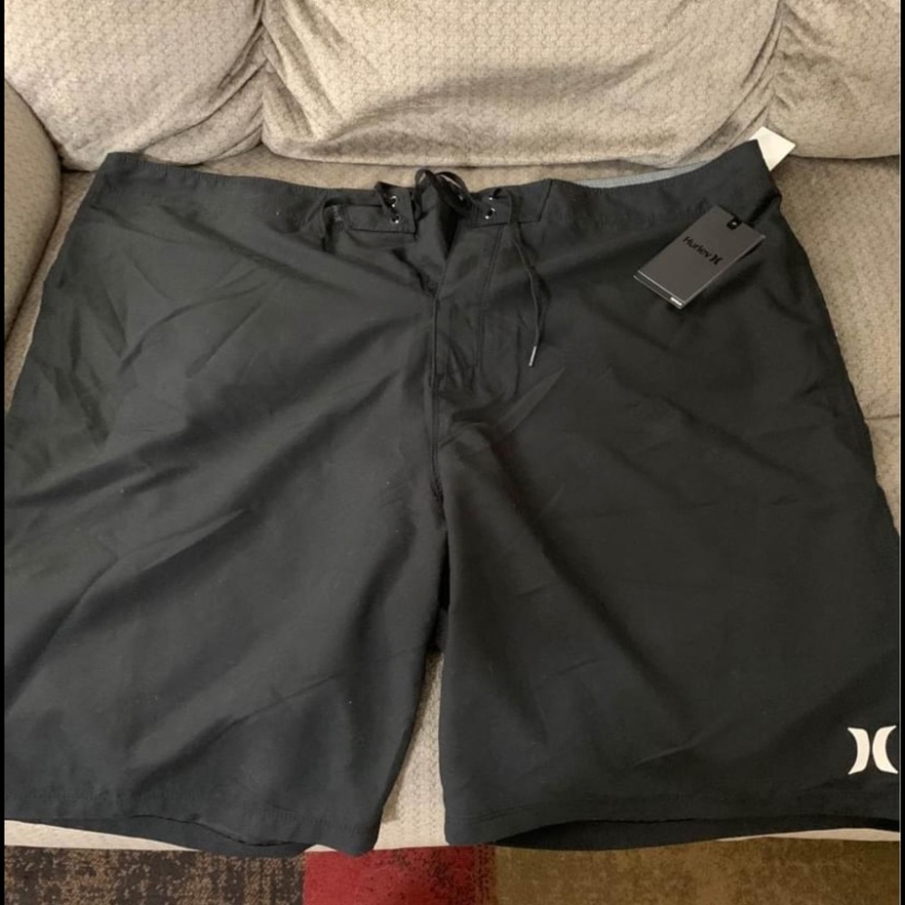 Hurley Men’s black shorts size 42. New with tags